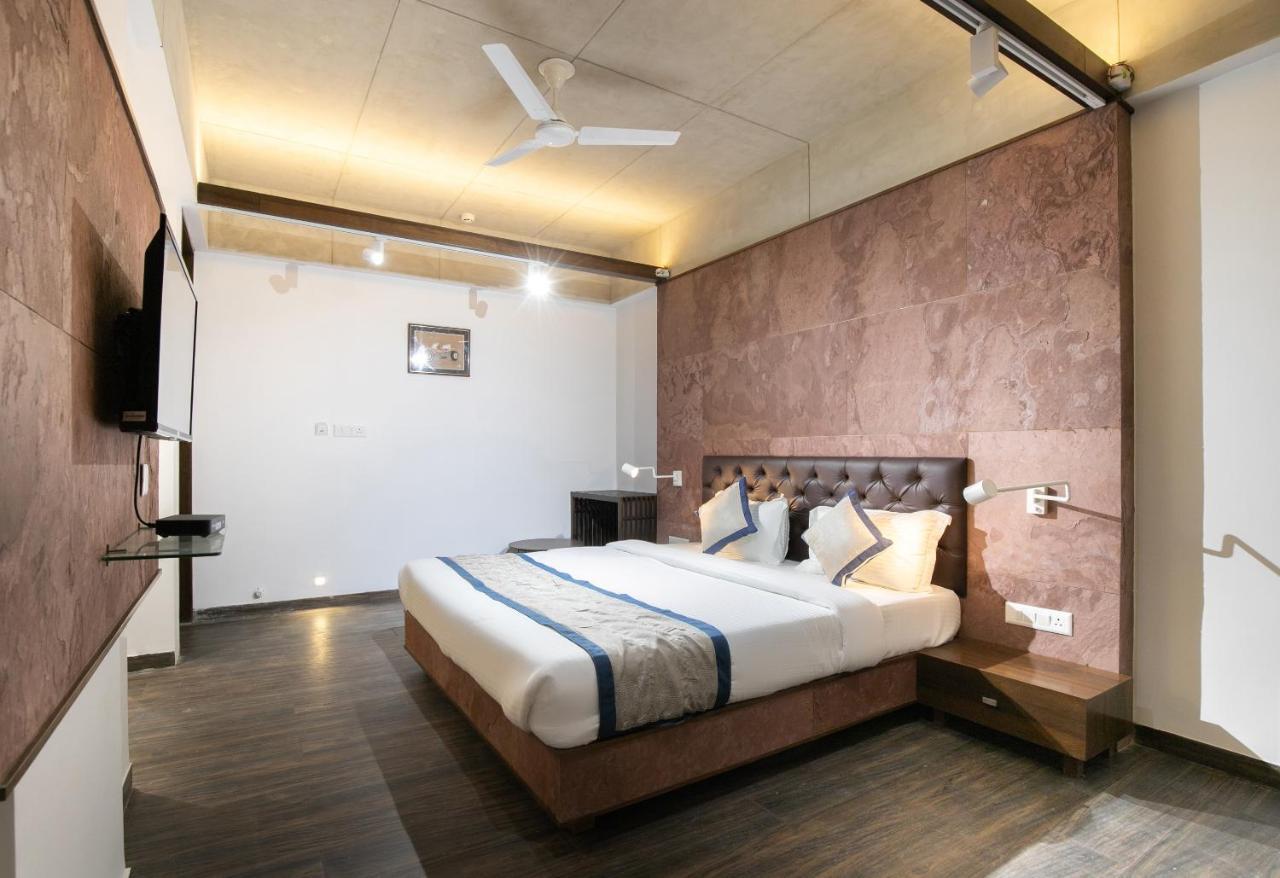 Palette - Hotel Welcome Kadi Exterior photo