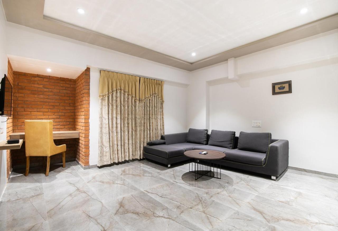 Palette - Hotel Welcome Kadi Exterior photo